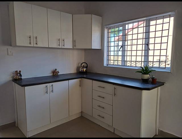 2 BEDROOM HOUSE TO LET IN SHALLCROSS